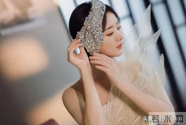 杨幂的腿，倪妮的臀，宋轶的腰，85花的好身材终于藏不住了