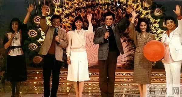 曾是央视第一美女，赴港生子离开央视舞台，如今远居美国不再露面