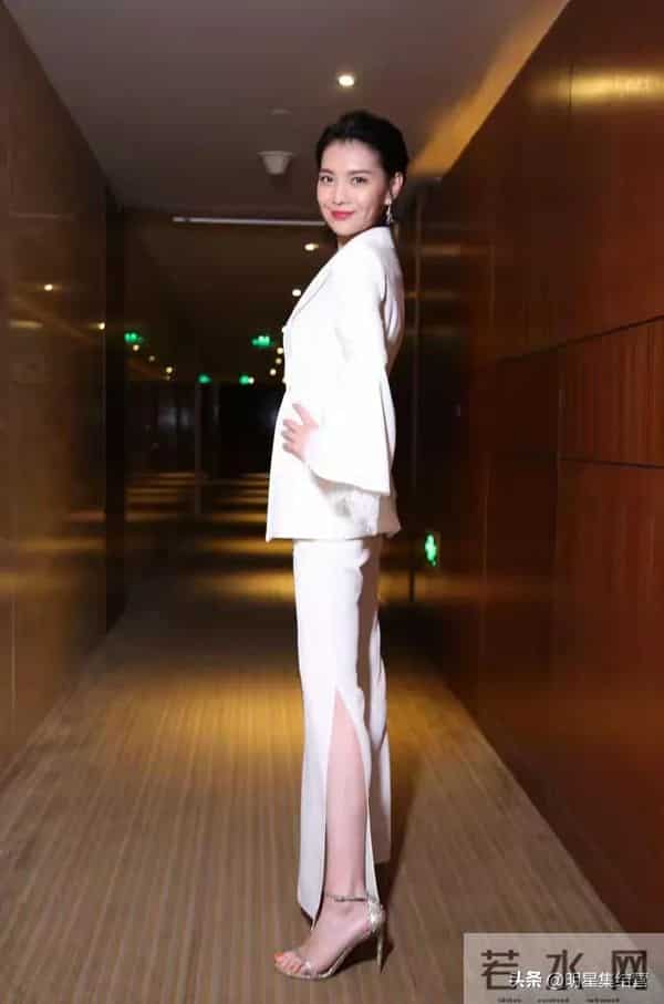 主持人，栗坤的脚太好看了吧