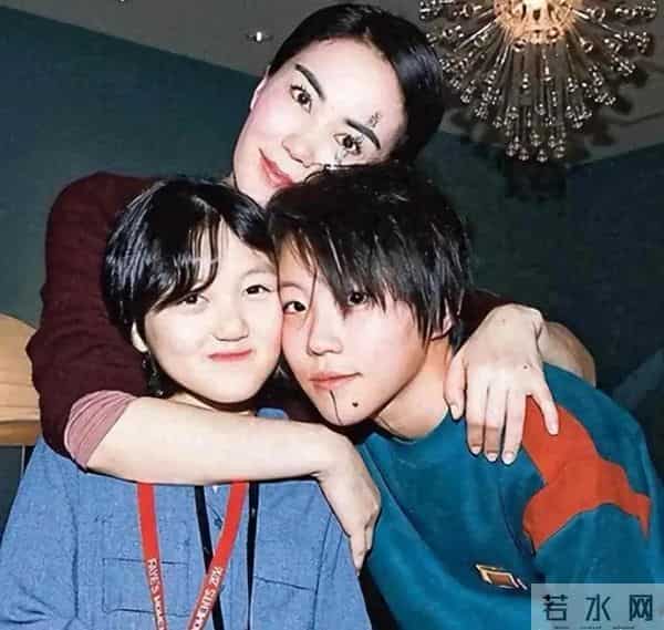 王菲女儿李嫣的兔唇完全消失了!几乎看不出痕迹