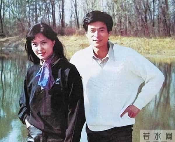 方舒：背叛丈夫陈国星，嫁小10岁屠洪刚后被抛弃，如今过得怎样？