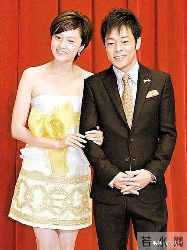 54岁藤原纪香风韵犹存很迷人，有过2段姐弟恋婚姻，无儿女成遗憾