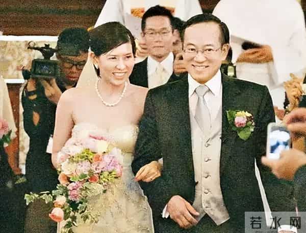 周星驰，最放不下的不是朱茵，也不是莫文蔚，而是嫁给别人的她