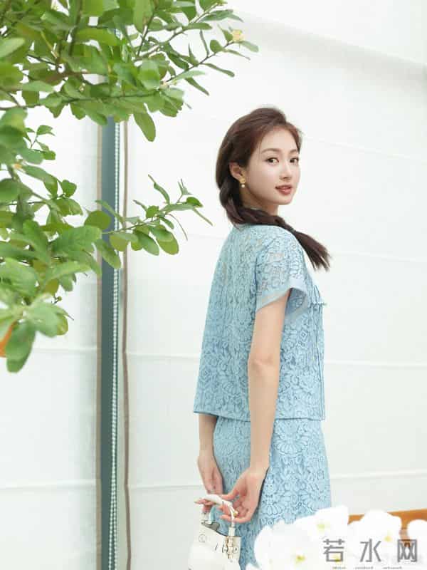 中传校花冯琳当主持人啦！不愧是最美领读员 这颜值不比明星差