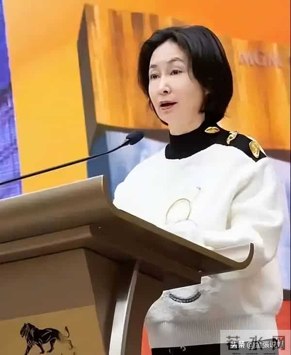 何超琼近况曝光，生图满头白发还有老年斑，和澳门大会判若两人