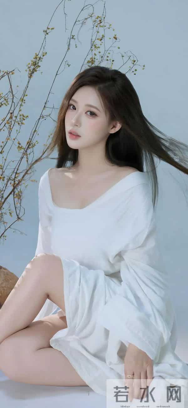 宋纤璇，一身白色纱裙，美的不可方物，神似仙女下凡