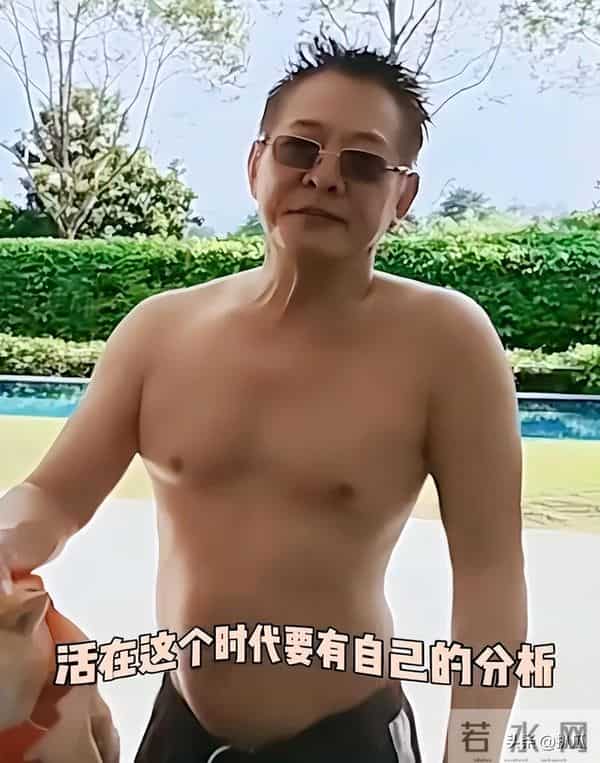 62岁李连杰豪宅游泳，脱光上衣“自证清白”，大腹便便并无刀疤