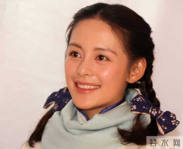 她是胡歌深爱、刘烨难忘的女人，受央视力捧多年，至今都没能走红