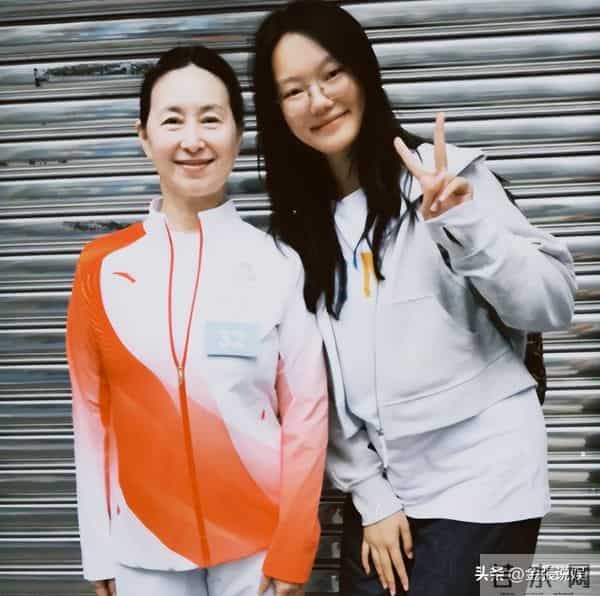 何超琼近况曝光，生图满头白发还有老年斑，和澳门大会判若两人