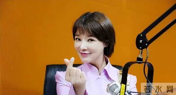 央视主持人胡蝶：31岁嫁大12岁陆川，婚后长期分居生下一儿一女