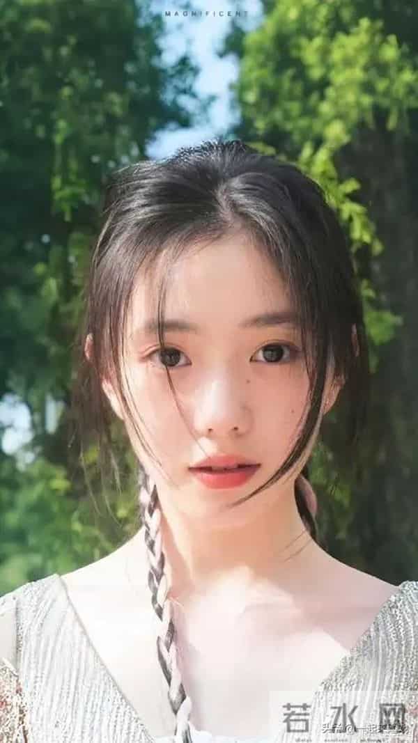 刘浩存绝美性感，气质封神惊艳瞬间