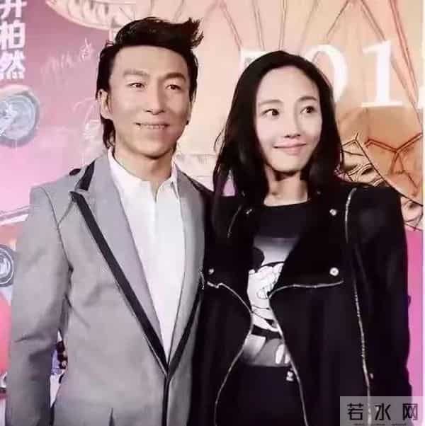 白百何带俩儿子现身，17岁大儿子像陈羽凡，5岁二宝太机灵