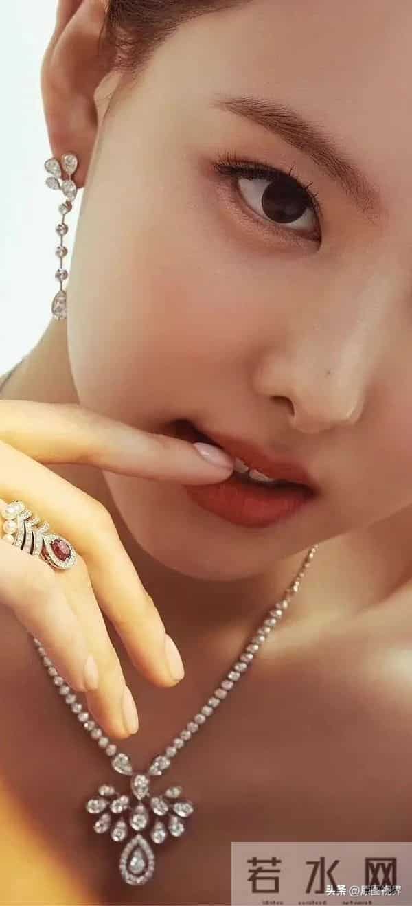 娜年今日——林娜琏时尚写真大图