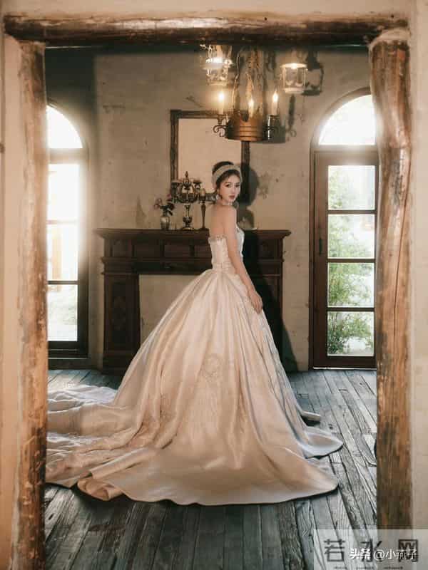 哇塞！白鹿的身材超有料性感迷人瘦而不柴、天使的容颜魔鬼的身材