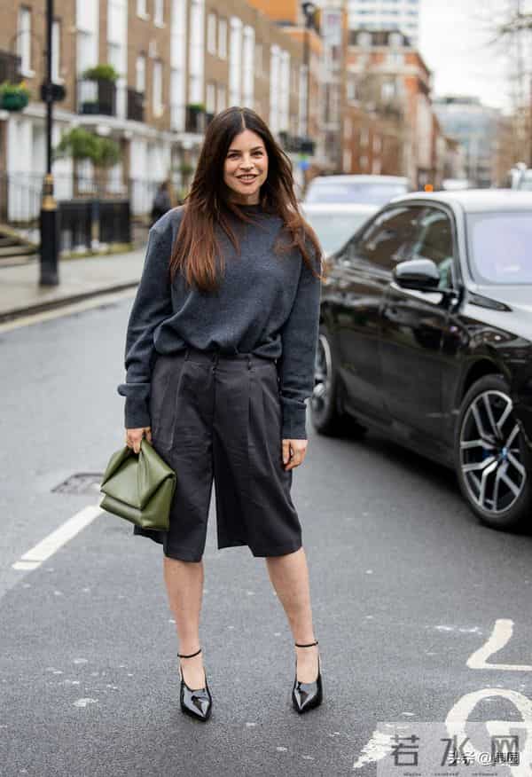 为什么灰色毛衣是时尚界最响亮的意向宣言