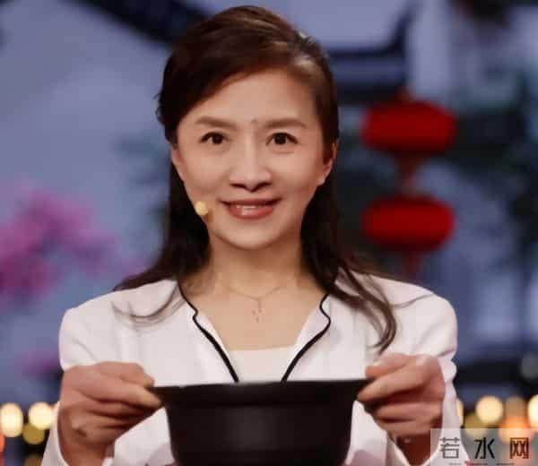 北京这一夜，秦海璐肿了，蒋欣瘦成皮包骨，却被66岁的她惊艳了