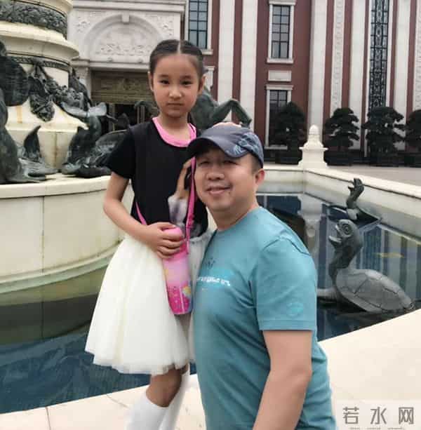 杨雪晒16岁女儿,有有完美避开爸爸普通基因,一张初恋脸好漂亮