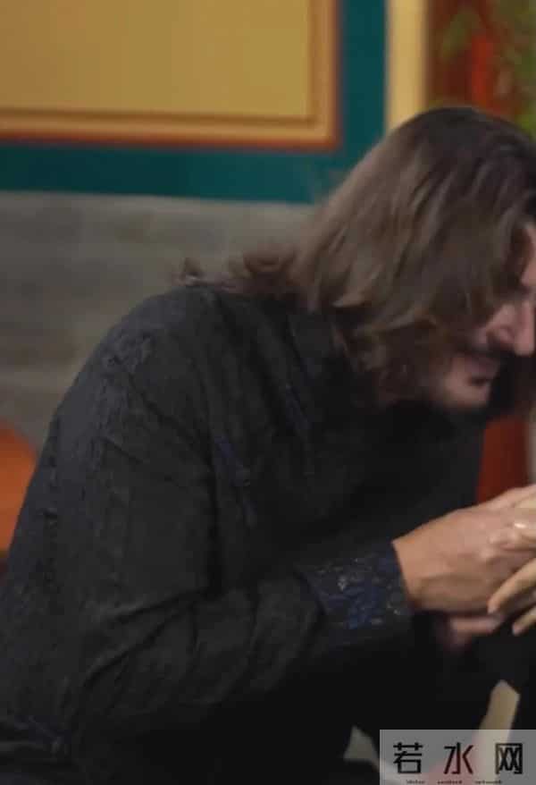 朱珠用全英文采访教翁青雅做人，41岁的她能力强，还是个好妈妈！