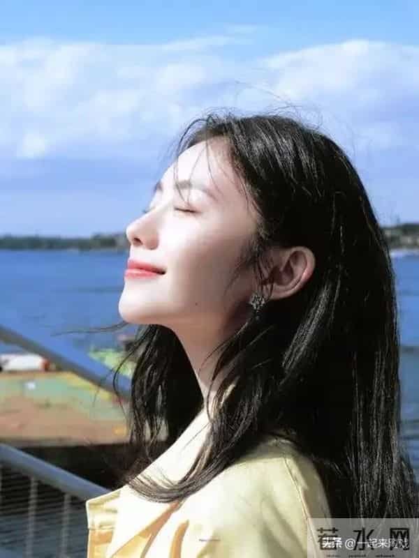 刘浩存绝美性感，气质封神惊艳瞬间