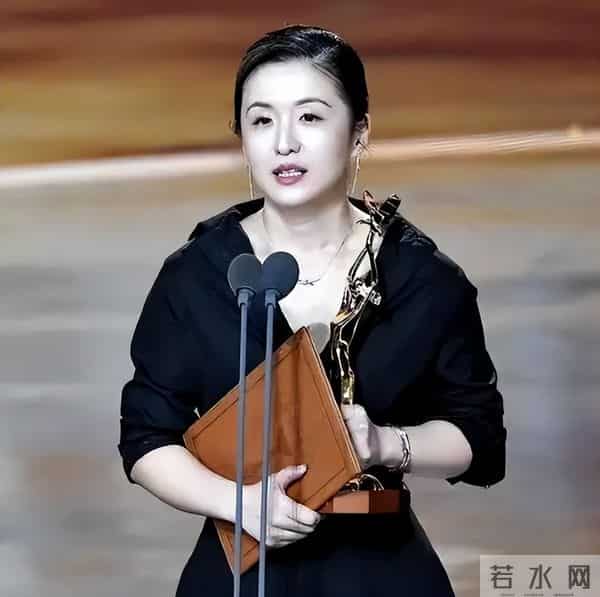 古二录音引爆娱乐圈！王家卫口碑暴跌，秦雯涉法炫权遭官媒点名