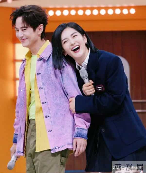 何炅谢娜再次同台,难敌岁月,何炅回应衰老焦虑,令人唏嘘!