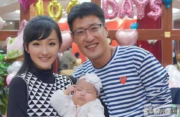 原来于震老婆是她，两人差13岁，婚后成家庭主妇被丈夫公婆宠成宝