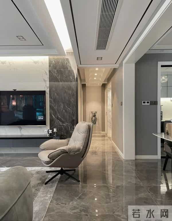 53岁杨钰莹晒出独居生活：一个人，养花种菜，与狗相伴，好自在！