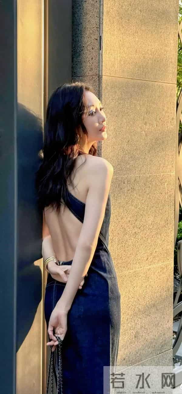 王鸥170cm神仙身材！大长腿穿搭美炸了