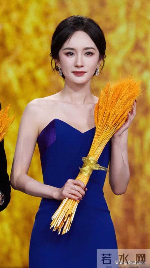 杨幂又美上一层楼了，从妆容到礼服处处透着精致