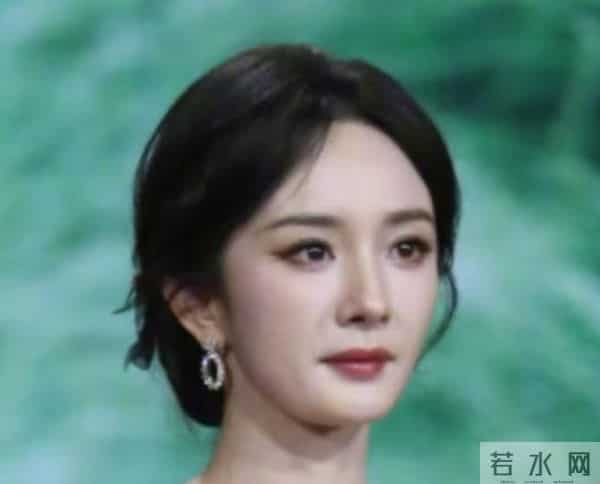 杨幂在85花中再出风头，坐C位力压港星，却被嘲模仿刘亦菲！