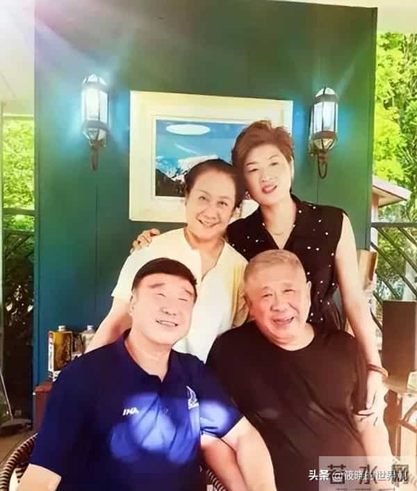 原来他俩是夫妻，被老婆领导了一辈子，68岁住大别墅却仍坚持拍戏