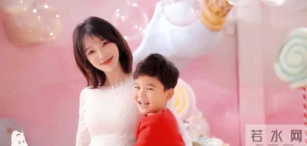 央视主持人胡蝶：31岁嫁大12岁陆川，婚后长期分居生下一儿一女