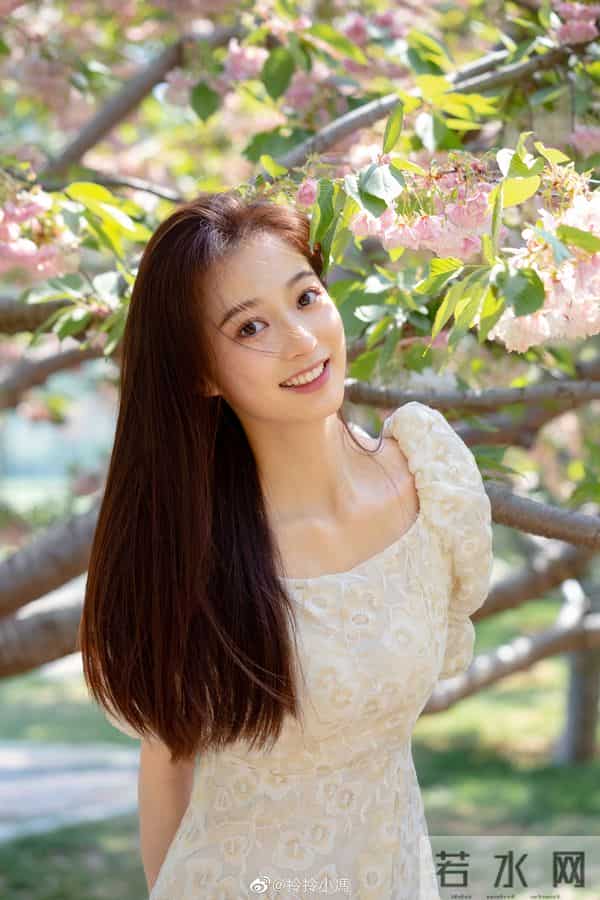 中传校花冯琳当主持人啦！不愧是最美领读员 这颜值不比明星差