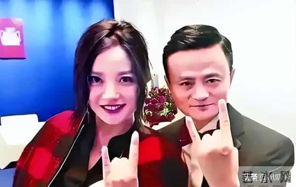 面相又变了!49岁赵薇近照曝光,婚礼上用心打扮,却不是小燕子了