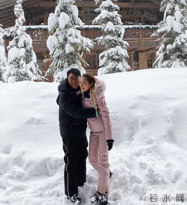 千亿阔太徐子淇老公李家诚当火炬手，她的反应超绝，果真御夫有术