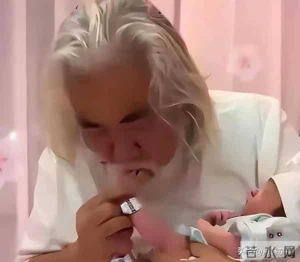 老夫老妻！74岁张纪中爷孙恋翻车，牵连一岁女儿