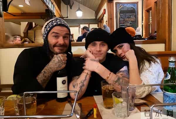 50岁贝克汉姆带妻儿领勋章,14岁小七好漂亮,布鲁克林依旧没露面