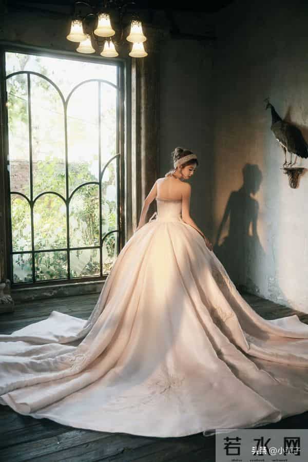 哇塞！白鹿的身材超有料性感迷人瘦而不柴、天使的容颜魔鬼的身材