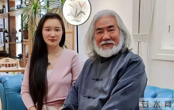 老夫老妻！74岁张纪中爷孙恋翻车，牵连一岁女儿