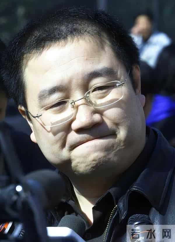 宋丹丹没想到,被自己公开怒斥的英达,如今竟走上了另一条上坡路