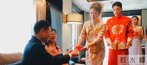 李嘉欣亲姐当婆婆了,有多少人还记得她苦等五年,带球上位的往事