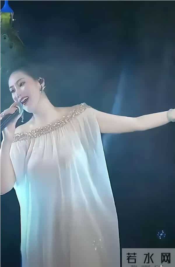 我类天爷来，现在看演唱会都是这种搭配啊！