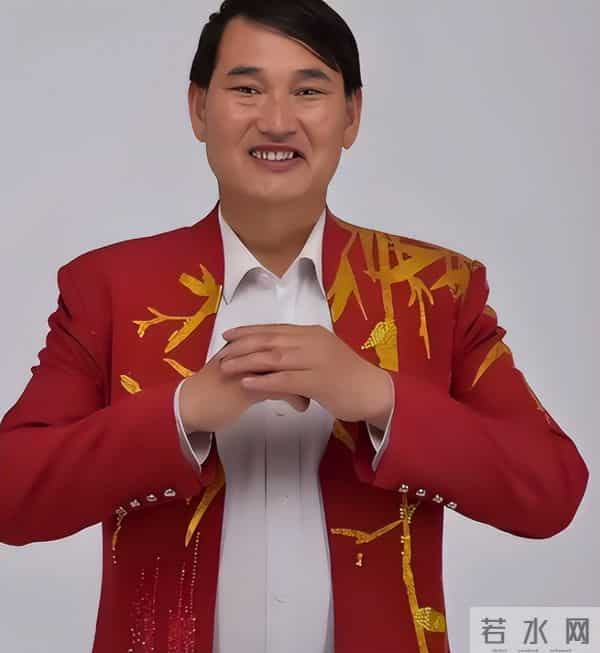 于文华也没想到，大衣哥爆红14年后，如今终于过上了理想生活