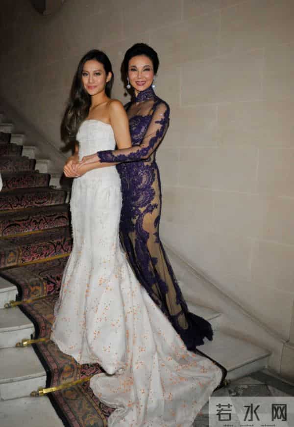 陈可辛吴君如19岁女儿参加巴黎名媛舞会，张艺谋女儿等人也参加过