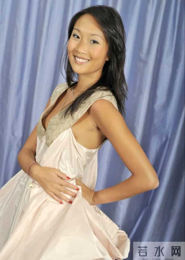 陈可辛吴君如19岁女儿参加巴黎名媛舞会，张艺谋女儿等人也参加过