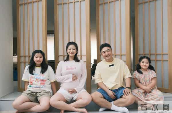 乔杉妻子晒三胎正脸照，公开儿子大名，一儿两女没一个长得像妈妈