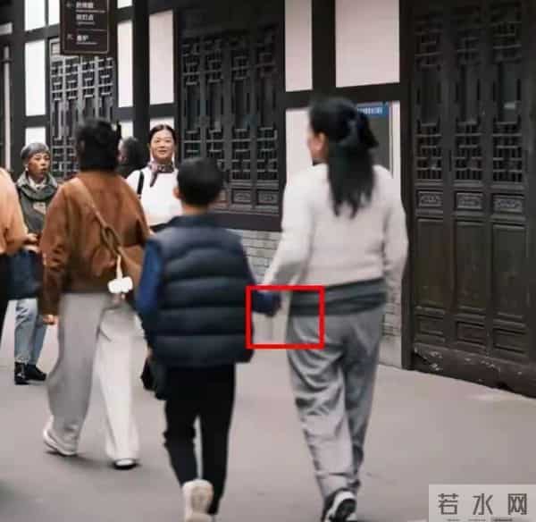 如果不开心，就去看台媒对汪小菲一家游成都的报道，我快笑趴了