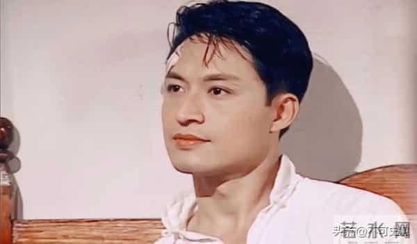 曾经红极一时，如今为养家糊口沦落到景区卖艺，这4位明星太可惜