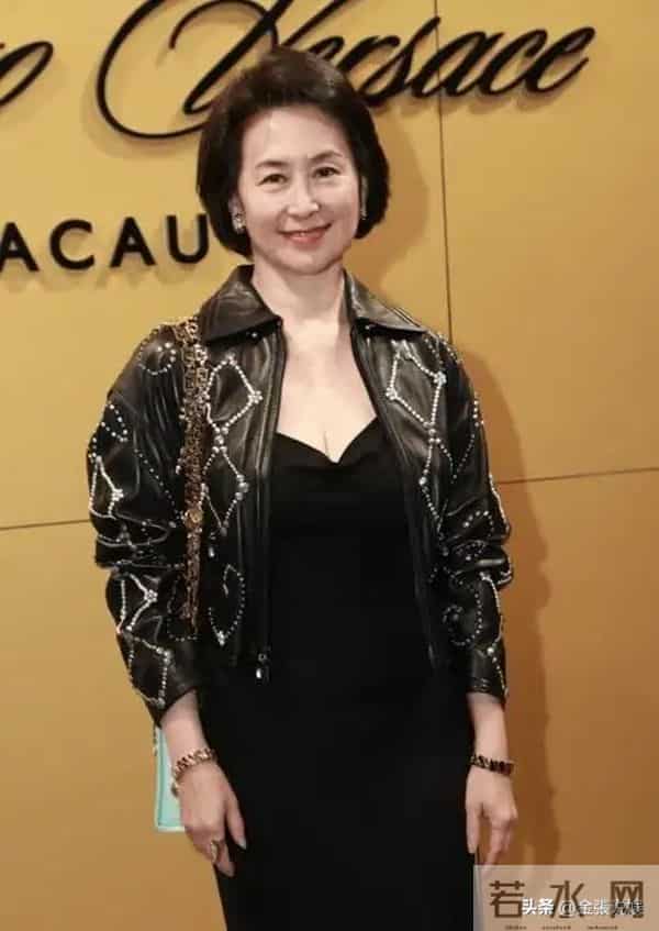 何超琼近况曝光，生图满头白发还有老年斑，和澳门大会判若两人