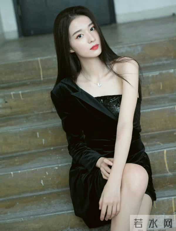 王楚然 美腿修长 透明高跟露出脚趾缝